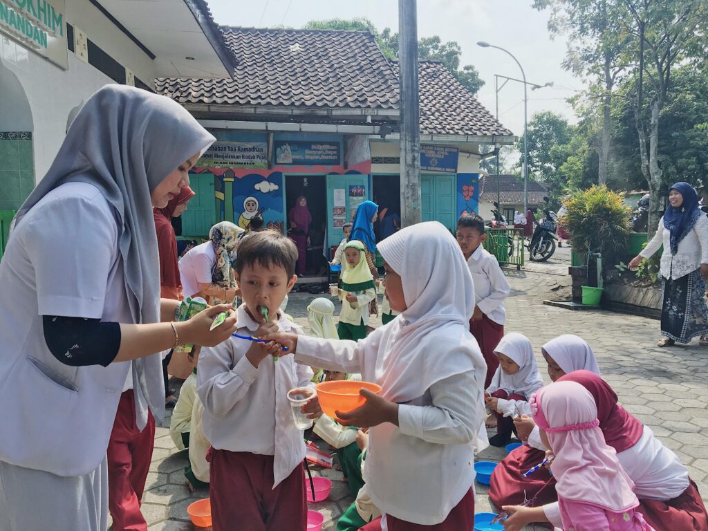 Program Pemeriksaan Gigi Anak Usia Kritis